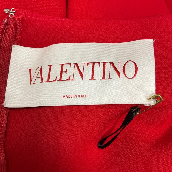 VALENTINO RED 2022 SILK CREPE CAPE DRESS - Picture 4 of 7